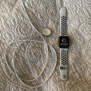 Apple Watch Series 6 GPS + Cellular, Gold Stainless Steel 40mm Case